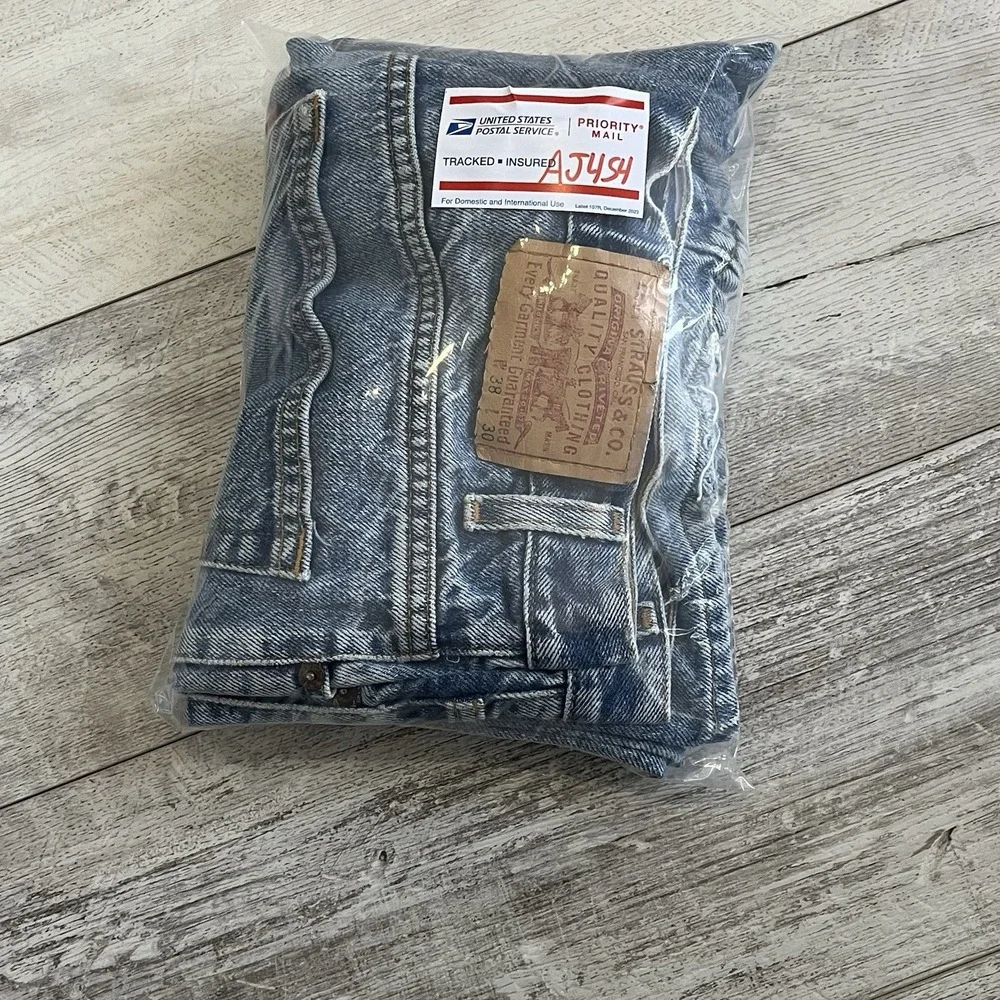 Vintage Levis Jeans Mens 38x30 Blue Relaxed Fit Straight Leg Medium Wash